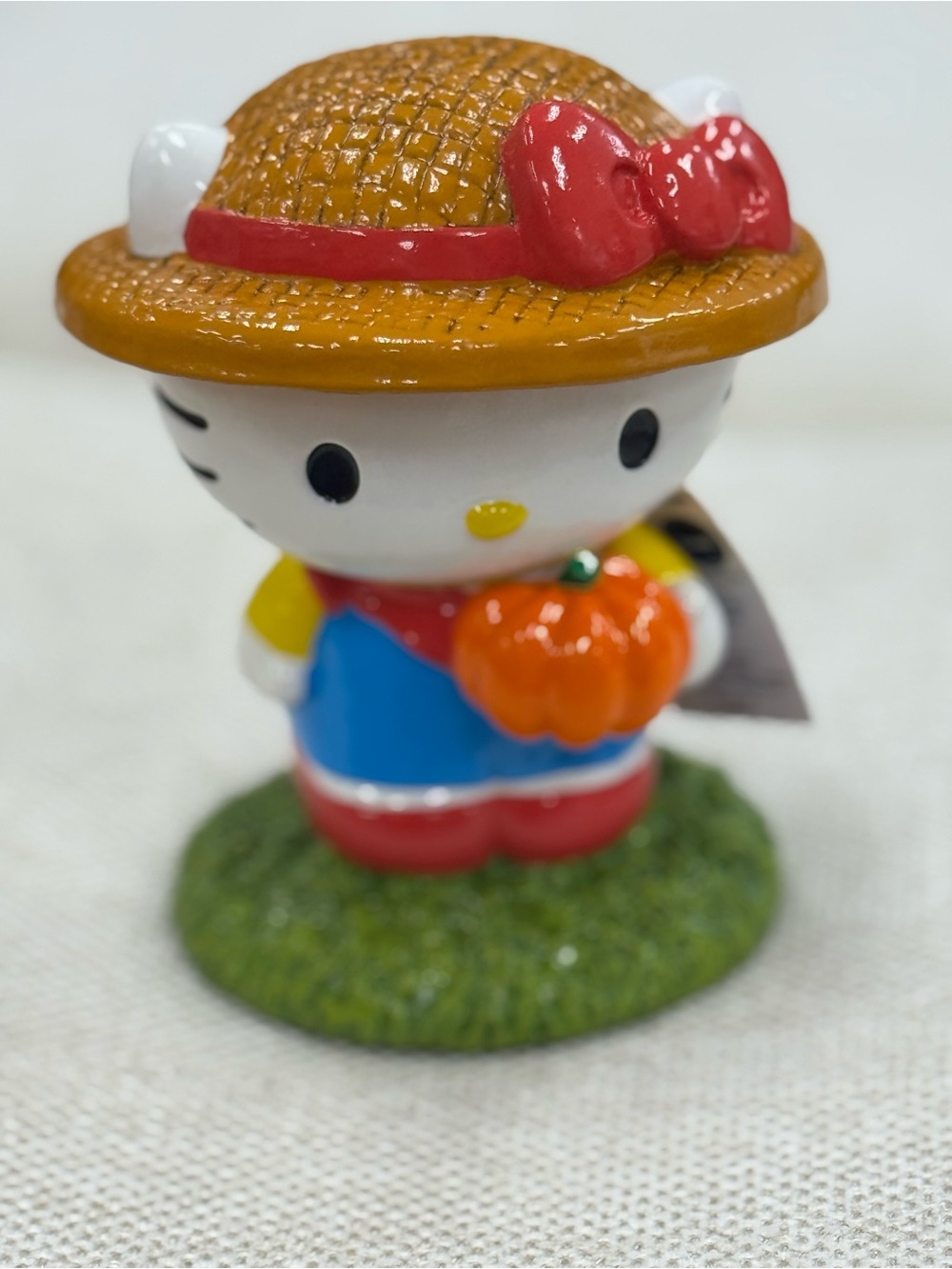 Hello Kitty Straw Hat Pumpkin Figure - Red, Orange, Blue, Green